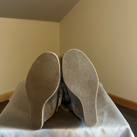 Furry high-heeled suede designer boots - Picture 3 of 11